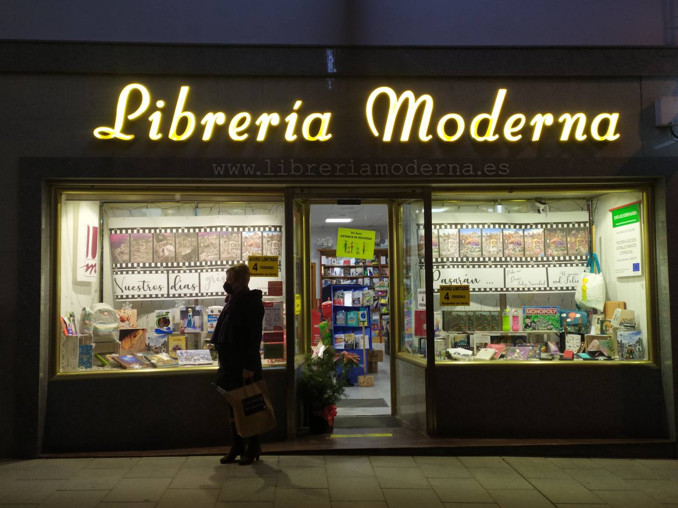 El I concurso fotográfico navideño del comercio de Miajadas 2020 ha dejado atrás un amargo año de la forma más dulce, esperanzadora y soñadora. 