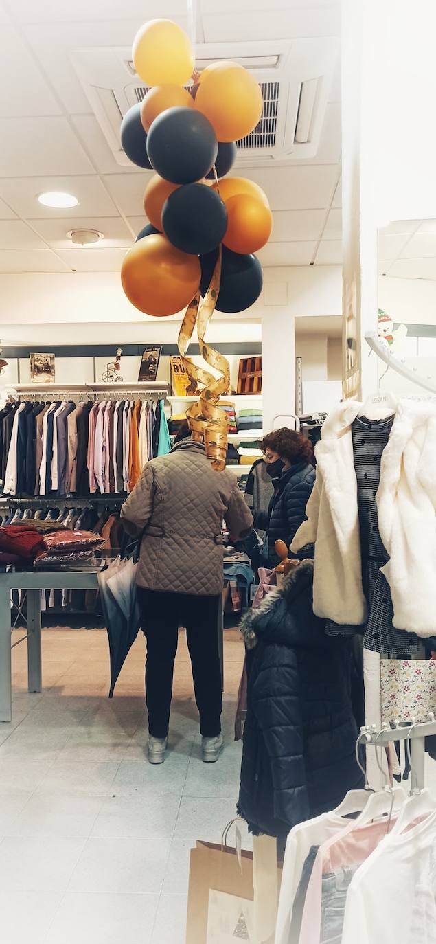 El I concurso fotográfico navideño del comercio de Miajadas 2020 ha dejado atrás un amargo año de la forma más dulce, esperanzadora y soñadora. 