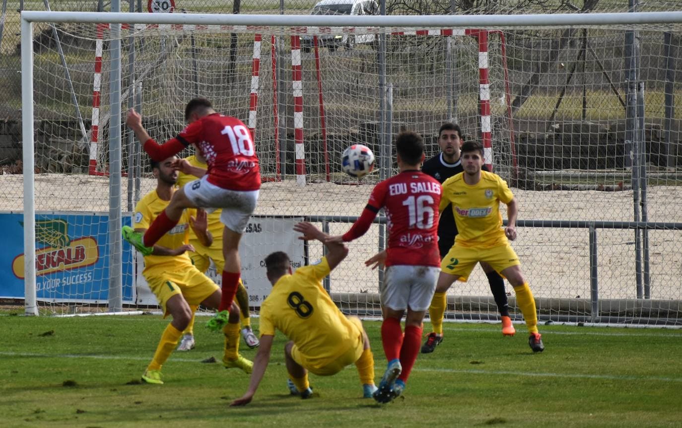 Un gol de cabeza de Matheus, un penalti de Salles y uno del brasileño al regate con el guardameta valverdeño, junto con otro penalti por Aitor fueron los tantos que dieron movimiento al partido. 