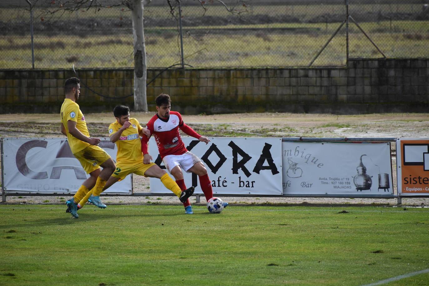 Un gol de cabeza de Matheus, un penalti de Salles y uno del brasileño al regate con el guardameta valverdeño, junto con otro penalti por Aitor fueron los tantos que dieron movimiento al partido. 
