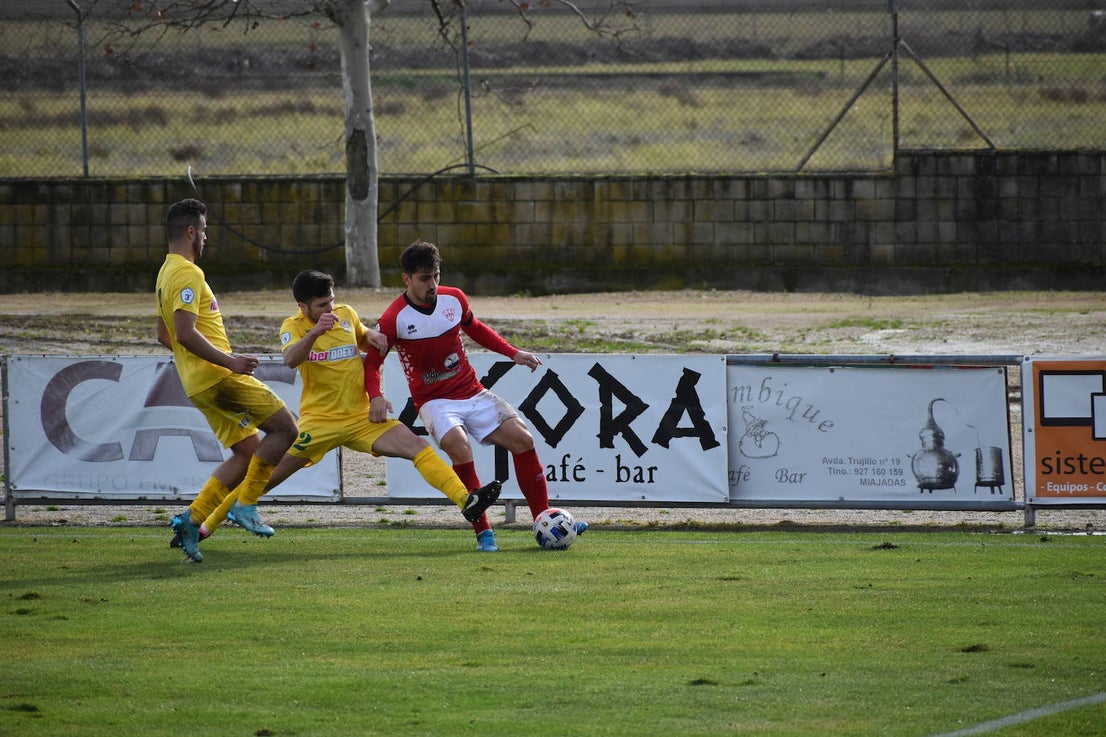 Un gol de cabeza de Matheus, un penalti de Salles y uno del brasileño al regate con el guardameta valverdeño, junto con otro penalti por Aitor fueron los tantos que dieron movimiento al partido. 