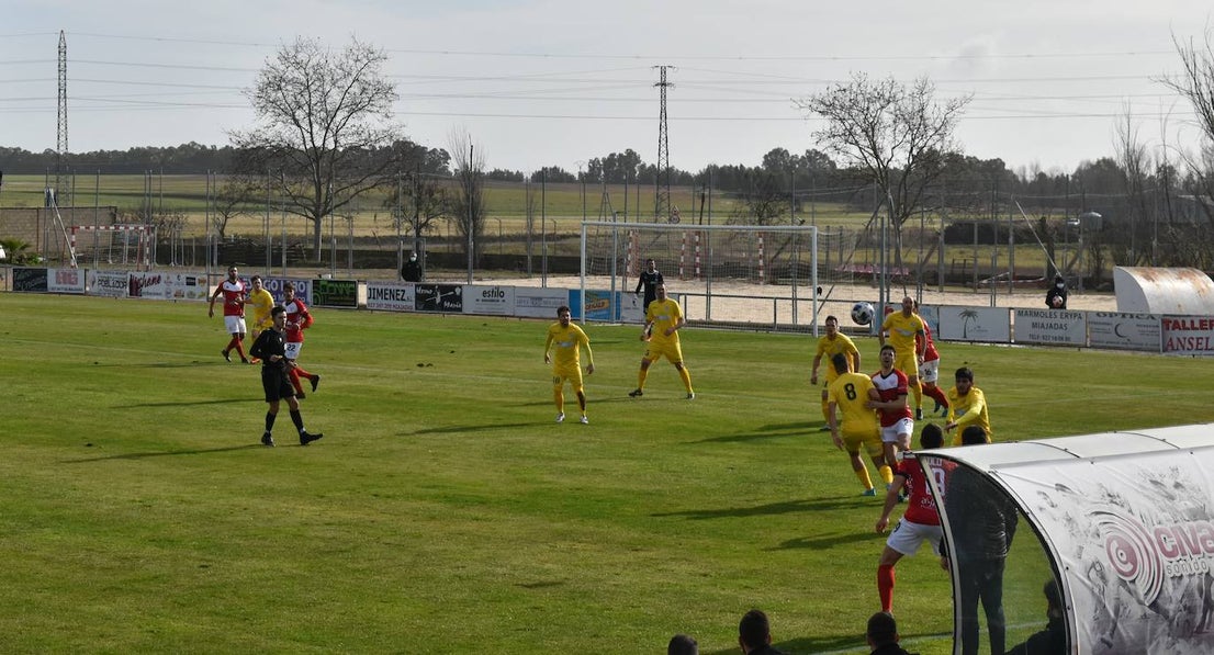 Un gol de cabeza de Matheus, un penalti de Salles y uno del brasileño al regate con el guardameta valverdeño, junto con otro penalti por Aitor fueron los tantos que dieron movimiento al partido. 