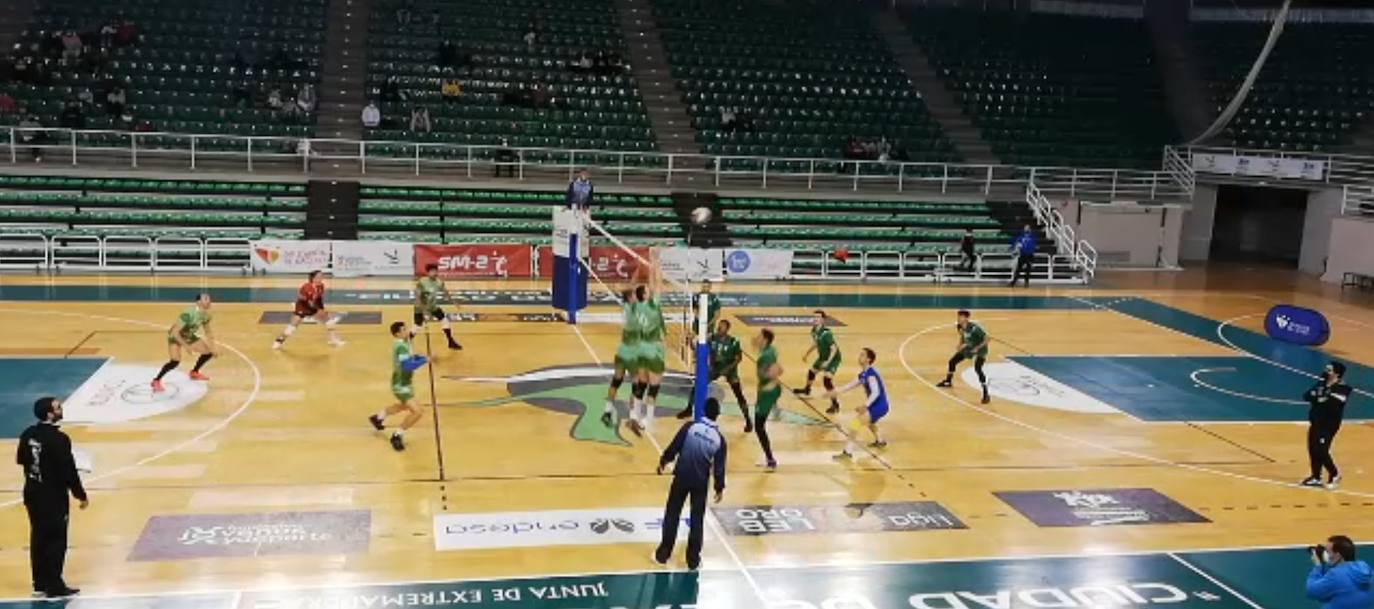 Partido disputado ayer en el pabellón de la capital cacereña entre el Extremadura Cáceres y el Extremadura Laura Otero 