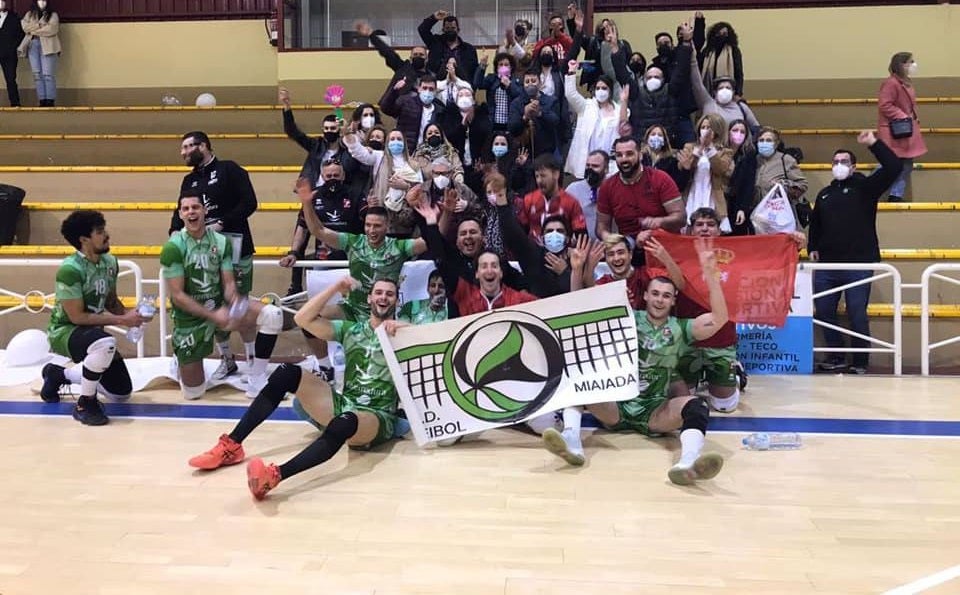 El Extremadura Grupo Laura Otero celebra su triunfo 
