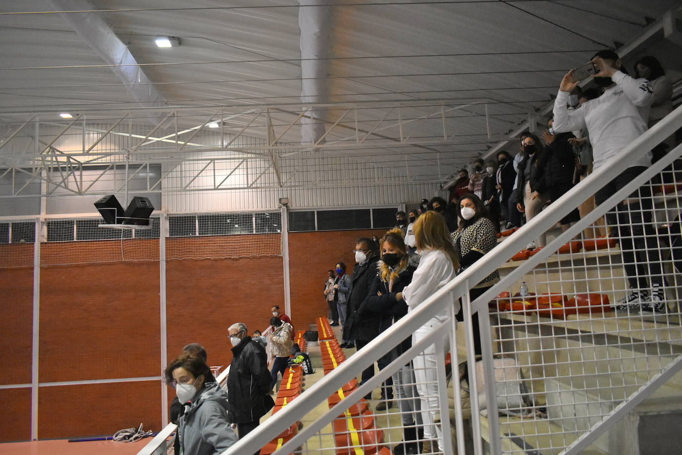 El público volvió ayer a las gradas del pabellón municipal 