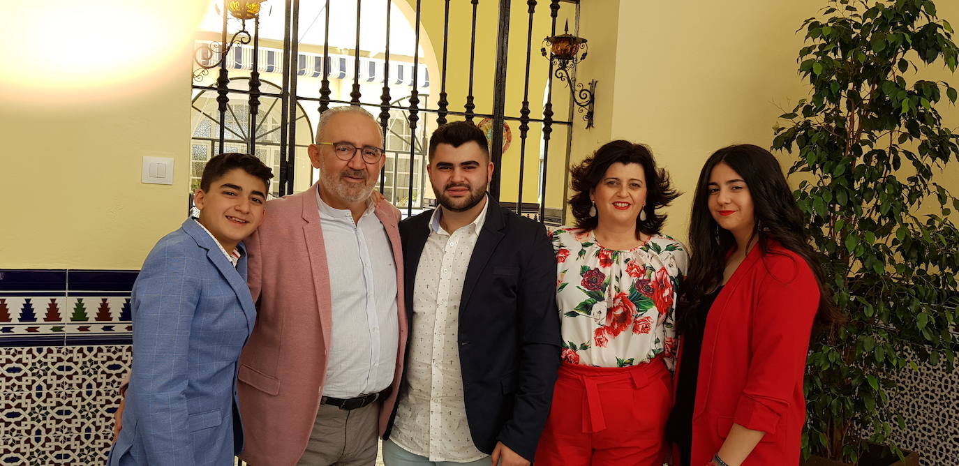 Manolo con su esposa Ana y sus hijos Luis, Ana y Diego 