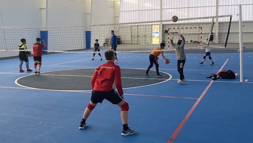 Ayer, 6 de abril, se celebró el Día Internacional del Deporte para el Desarrollo y la Paz, y los miajadeños se volcaron para poner su granito de arena. El Área de Deportes recibió una amplia respuesta a su propuesta convertida en fotografías de todos los deportistas con los que Miajadas tiene la suerte de contar. Voleibol, baloncesto, ciclismo, pádel, marcha, senderismo, running, ping pong, patinaje,... Todo lo que contribuya a la salud física es bienvenido. 