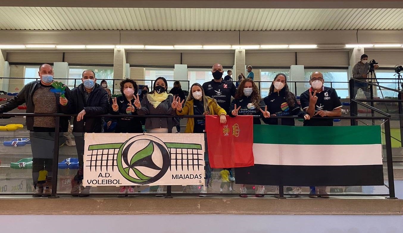 Directiva y afición miajadeña se han desplazado hasta Valencia 