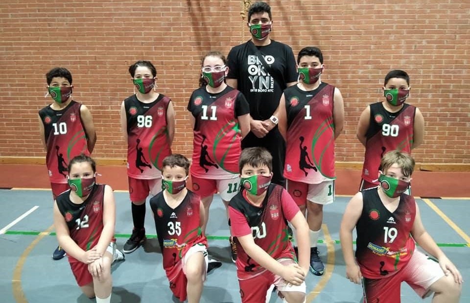 El equipo posa antes del partido 