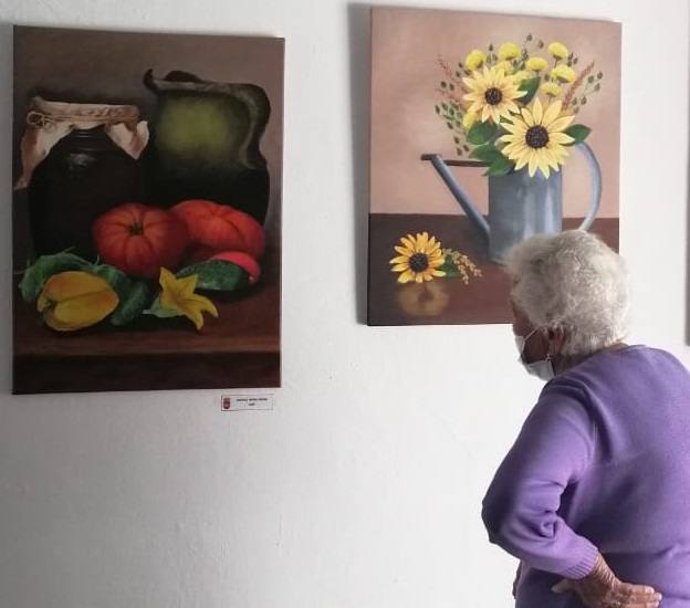 Alonso de Ojeda acogió durante su semana cultural una exposición en la que los visitantes pudieron admirar las obras de los artistas locales, alumnos del curso de pintura de la Universidad Popular. Un total de 28 cuadros, tanto en óleo como en acuarela. 