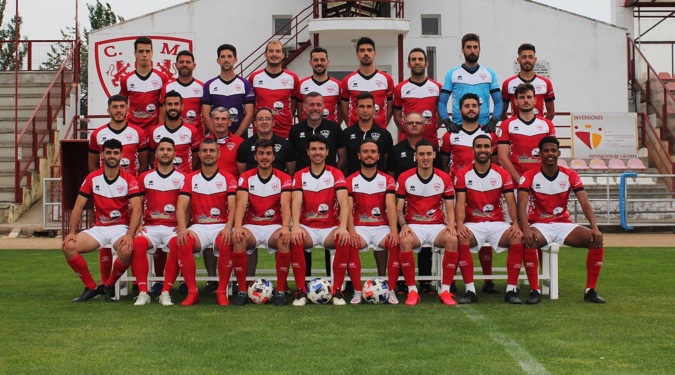 El equipo volvió a realizar la foto oficial de la temporada 2020-21 antes del último entrenamiento 