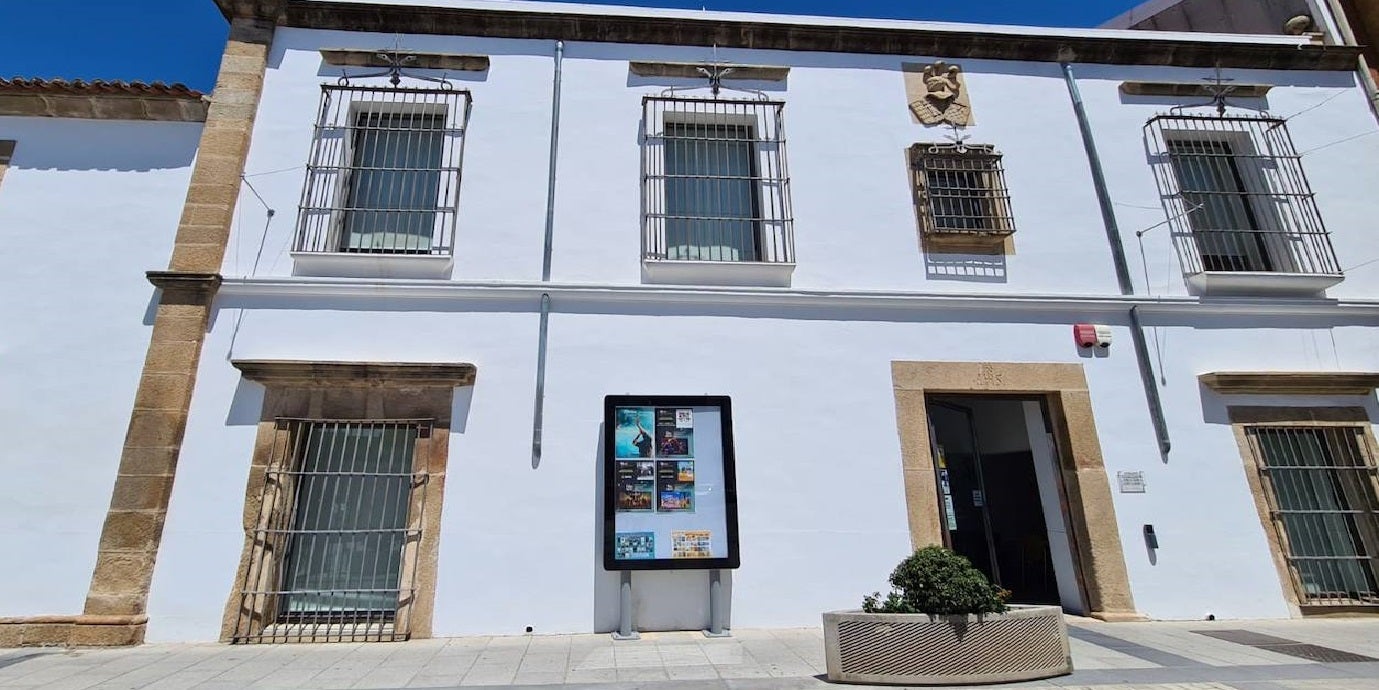 Instalado en el Palacio Obispo Solís un nuevo elemento de Mobiliario Urbano para la Información