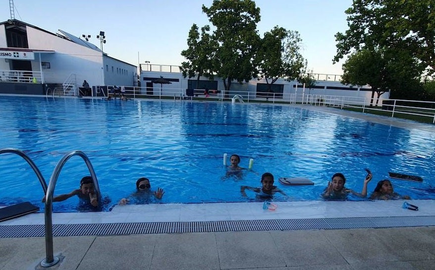 Clase de natación infantil en Miajadas 