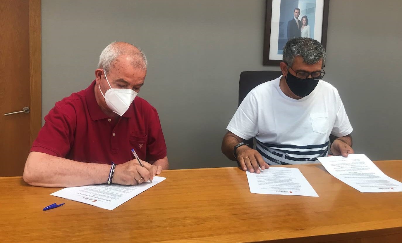 Andrés Borrallo (izq.) presidente de Cáritas, y Antonio Díaz (dcha.) alcalde de Miajadas 