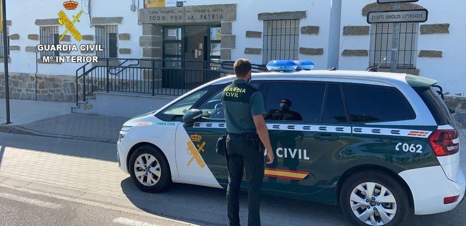 Agente y Cuartel de la Guardia Civil de Miajadas 