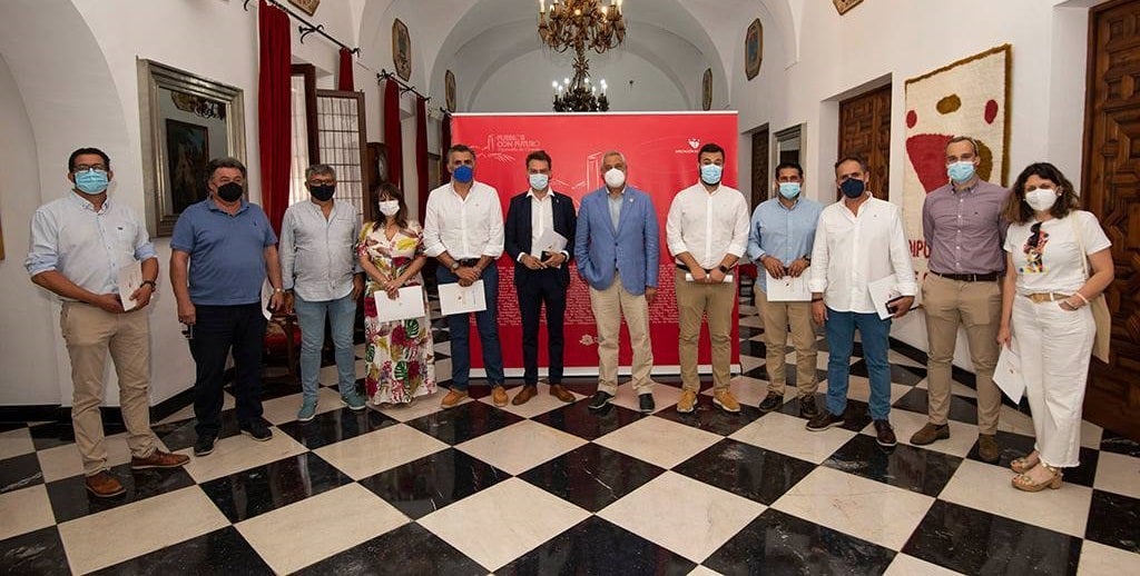 Reunión de Carlos Carlos, presidentes de la Diputación, con los alcaldes de los municipios de 'Pueblos con futuro' 