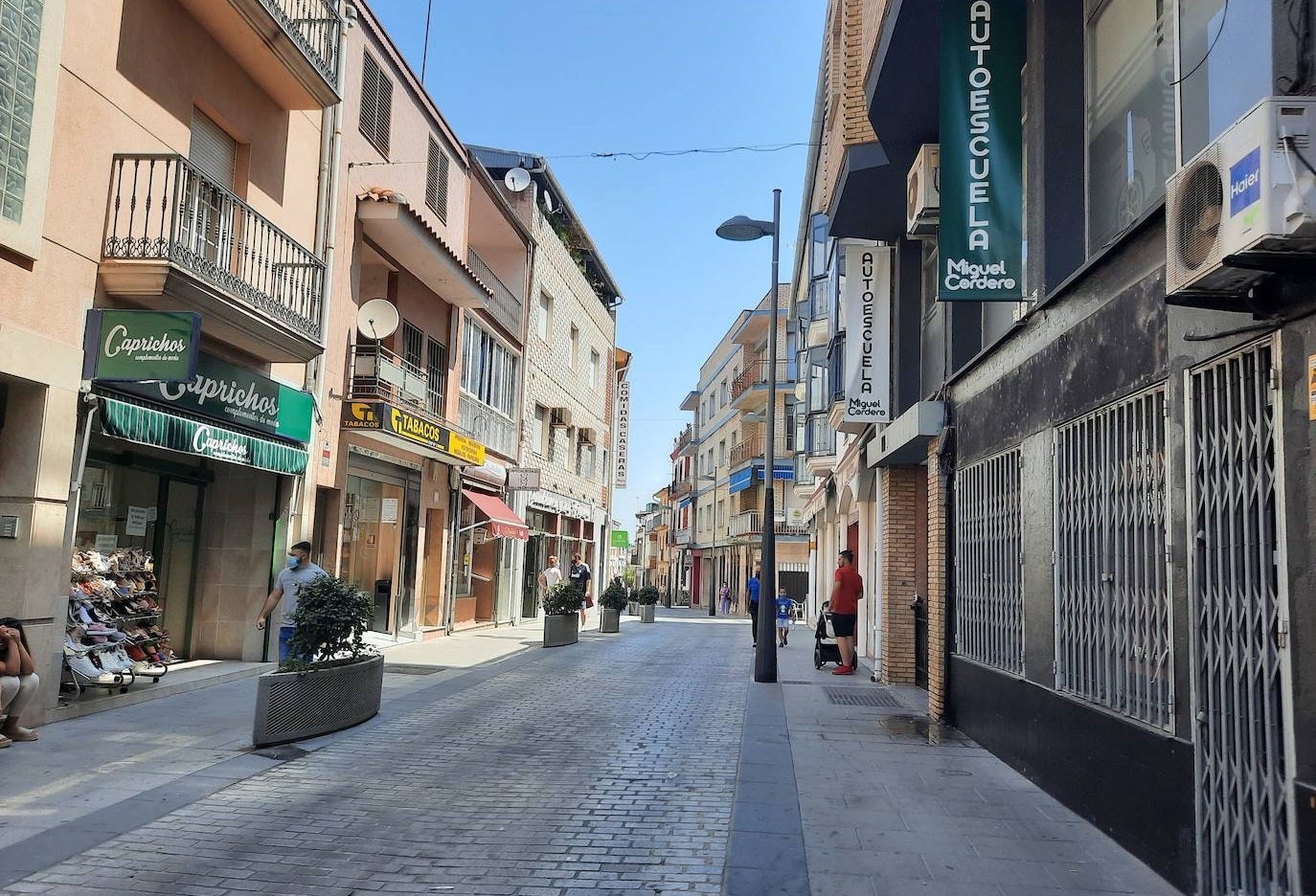 Avenida Trujillo, uno de los ejes comerciales y hosteleros de Miajadas 