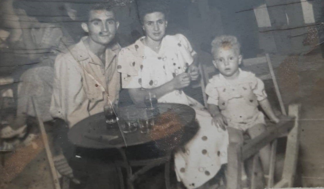 Antonio Gutierro con sus tíos en Miajadas, Fiestas de agosto años 50. 