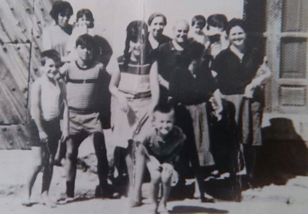 Vecinos de la calle Gabriel y Galán de Miajadas, verano de 1967 