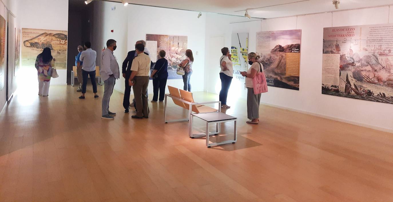 Sala de exposiciones del Palacio Obispo Solís la noche de la inauguración 'Blas de Lezo' 