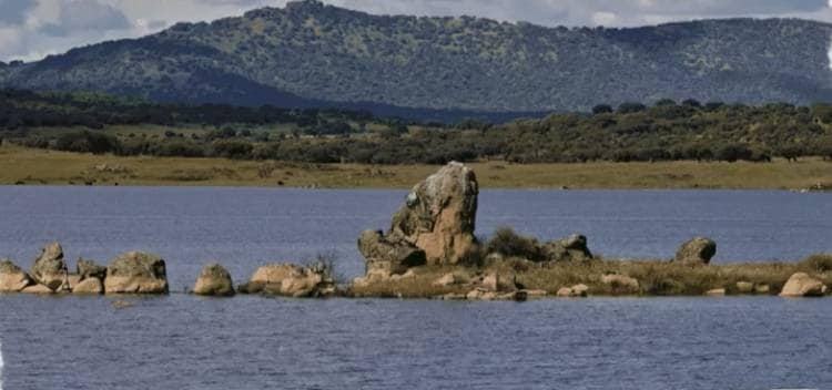 El Club Senderista 'Peña del Diablo' organiza la ruta al Pantano del  Búrdalo 