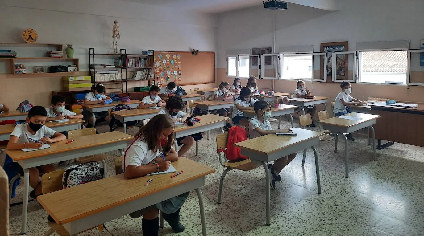 Alumnos del colegio Sagrado Corazón de Jesús y Mª Inmaculada escriben un dictado 