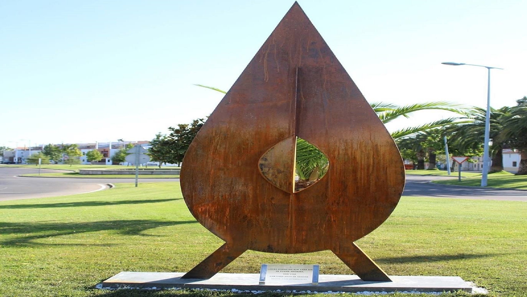 Monumento a los donantes de sangre en Miajadas 