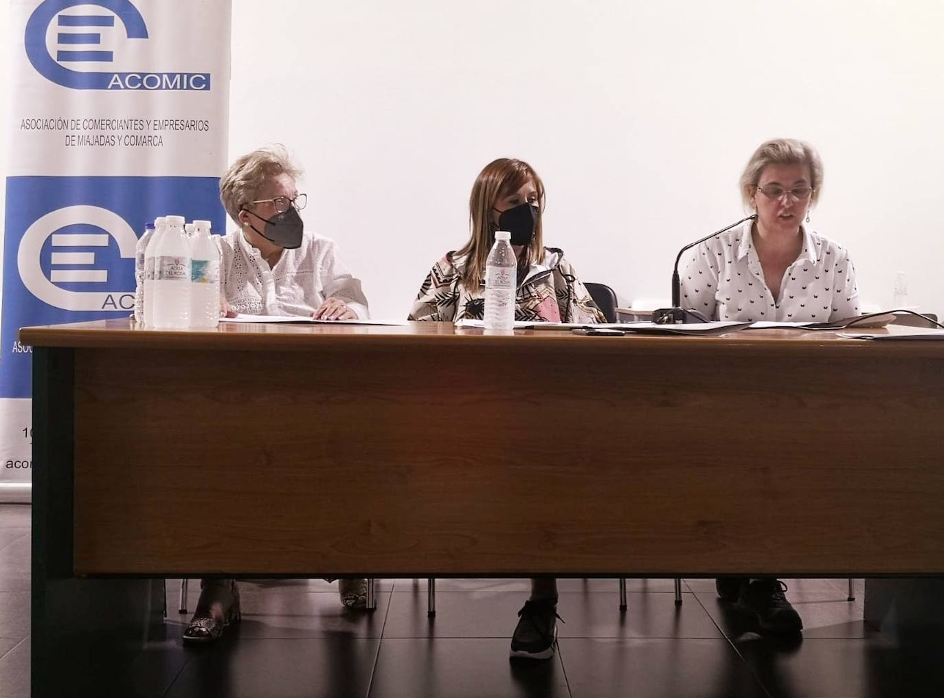 (Izq. a dcha.) Mª Corona Fernández, Raquel Sánchez y Pepi Rodríguez 