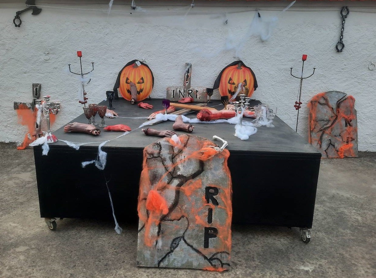 Parte de la decoración de Halloween del ECJ 