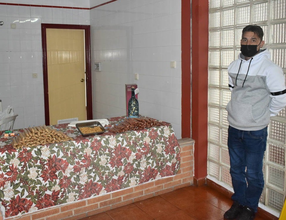 La Asociación de Comerciantes y Empresarios de Miajadas y Comarca celebró su II edición del 'Sábado de gangas de invierno' en el Mercado de Abastos. Tras no haber podido llevarla a cabo el pasado año debido a la pandemia, por fin han repetido el éxito de la primera edición de 2019. Los visitantes disfrutaron de precios de ganga en distintos productos y pudieron además contribuir a ayudar a los vecinos de 'La Palma' con un café solidario, así como entrar en el sorteo de una bicicleta. 