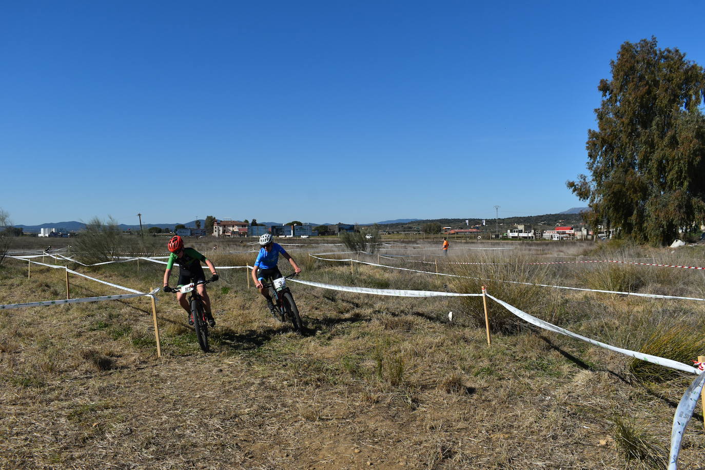 Más de 1.000 ciclistas de distintos puntos de la región y el país se dieron cita en una de las pruebas más conocidas en el mundo del ciclismo: la 'Titán de los Ríos', convertida ya en un referente, por sus parajes naturales, por sus recorridos, por su dificultad, por su emoción. 