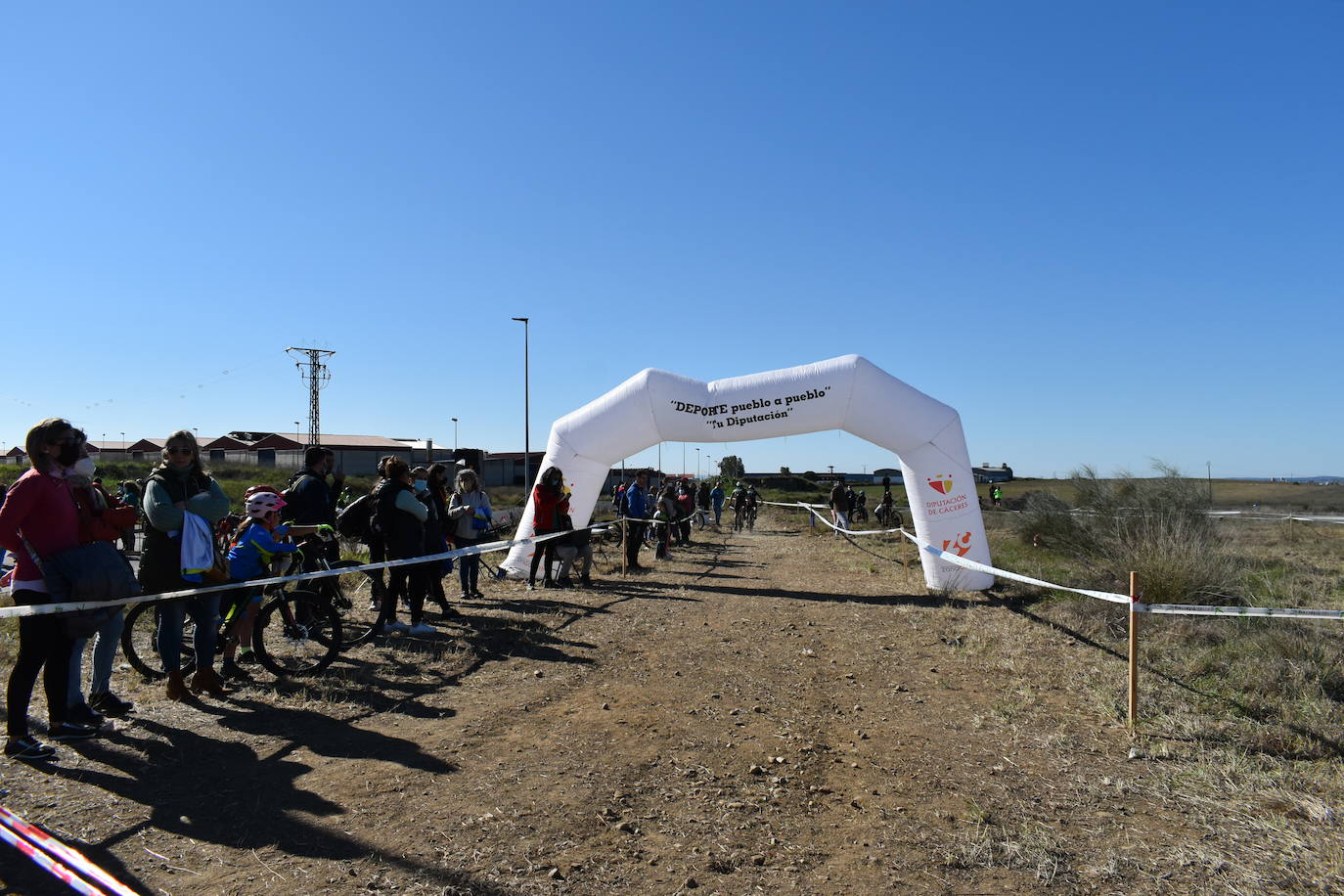 Más de 1.000 ciclistas de distintos puntos de la región y el país se dieron cita en una de las pruebas más conocidas en el mundo del ciclismo: la 'Titán de los Ríos', convertida ya en un referente, por sus parajes naturales, por sus recorridos, por su dificultad, por su emoción. 