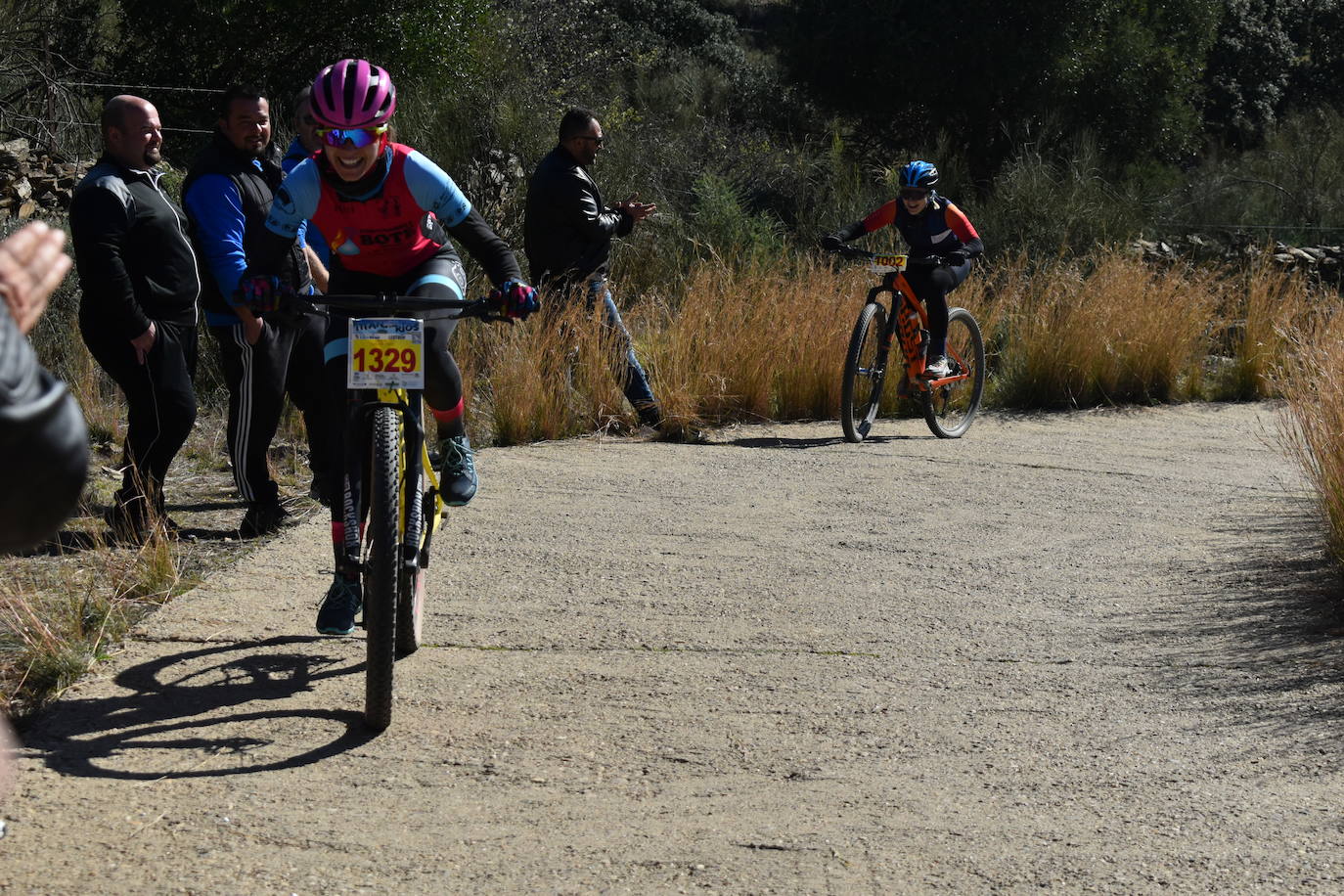 Más de 1.000 ciclistas de distintos puntos de la región y el país se dieron cita en una de las pruebas más conocidas en el mundo del ciclismo: la 'Titán de los Ríos', convertida ya en un referente, por sus parajes naturales, por sus recorridos, por su dificultad, por su emoción. 