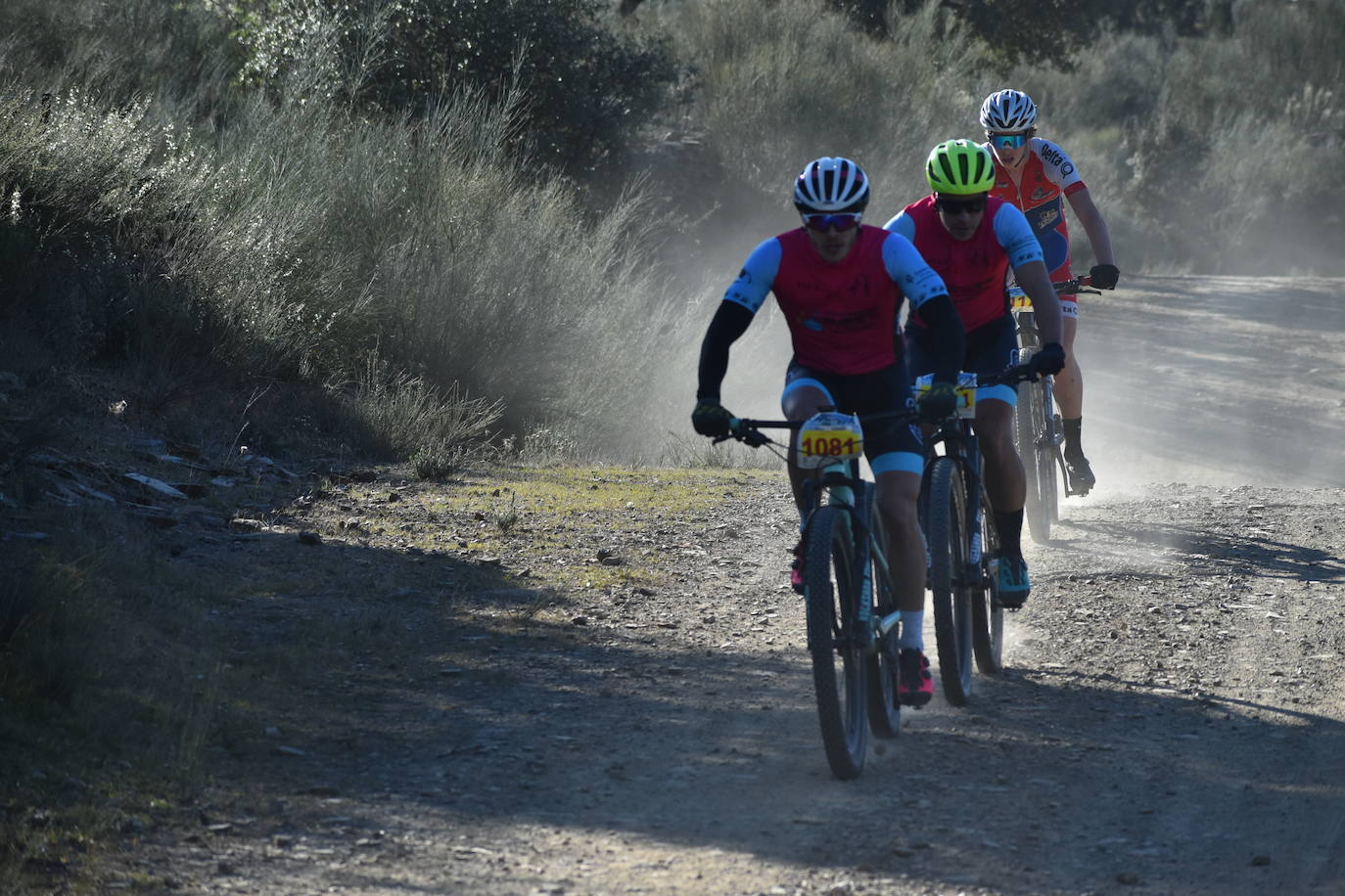 Más de 1.000 ciclistas de distintos puntos de la región y el país se dieron cita en una de las pruebas más conocidas en el mundo del ciclismo: la 'Titán de los Ríos', convertida ya en un referente, por sus parajes naturales, por sus recorridos, por su dificultad, por su emoción. 