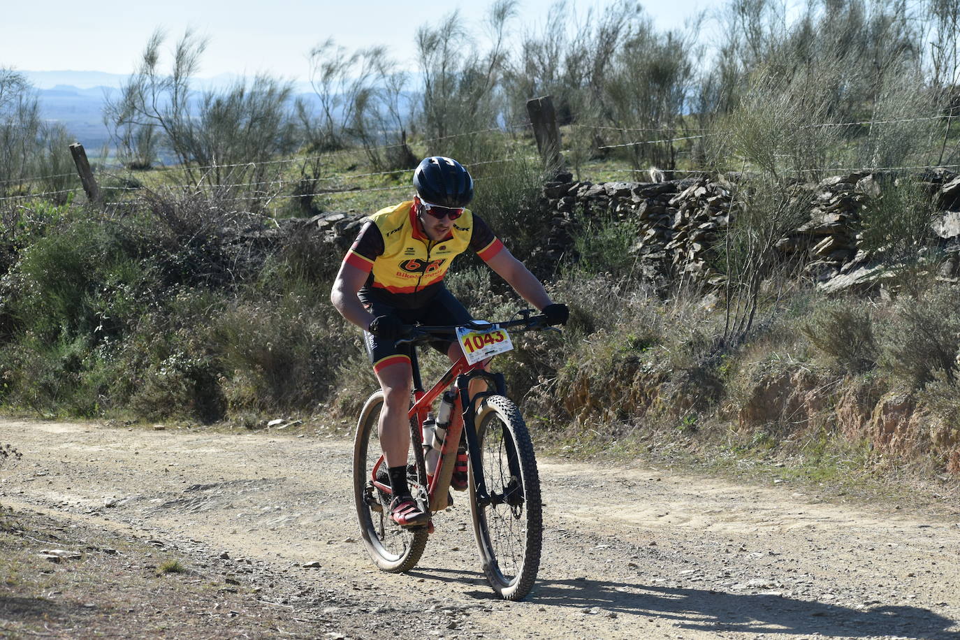 Más de 1.000 ciclistas de distintos puntos de la región y el país se dieron cita en una de las pruebas más conocidas en el mundo del ciclismo: la 'Titán de los Ríos', convertida ya en un referente, por sus parajes naturales, por sus recorridos, por su dificultad, por su emoción. 