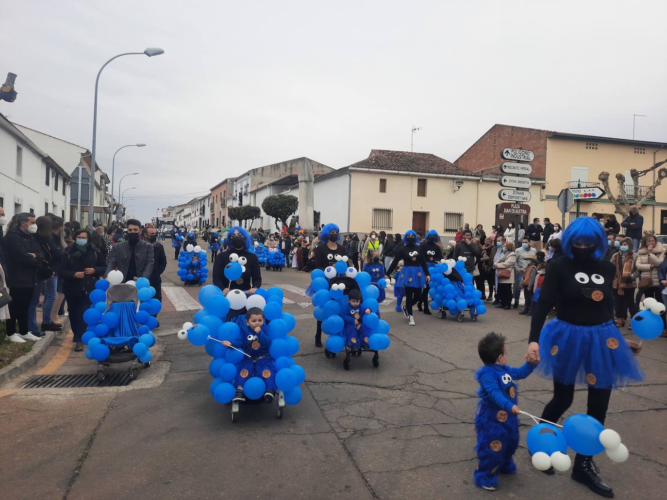 Miajadas ha vuelto a celebrar su gran Carnaval, lo ha vivido por todo lo alto y lo ha despedido con todos los honores. El desfile del sábado devolvió la alegría a las calles de la localidad entre música y color, y el entierro de la sardina ofreció risas y un final dulce para la vuelta de esta celebración. 