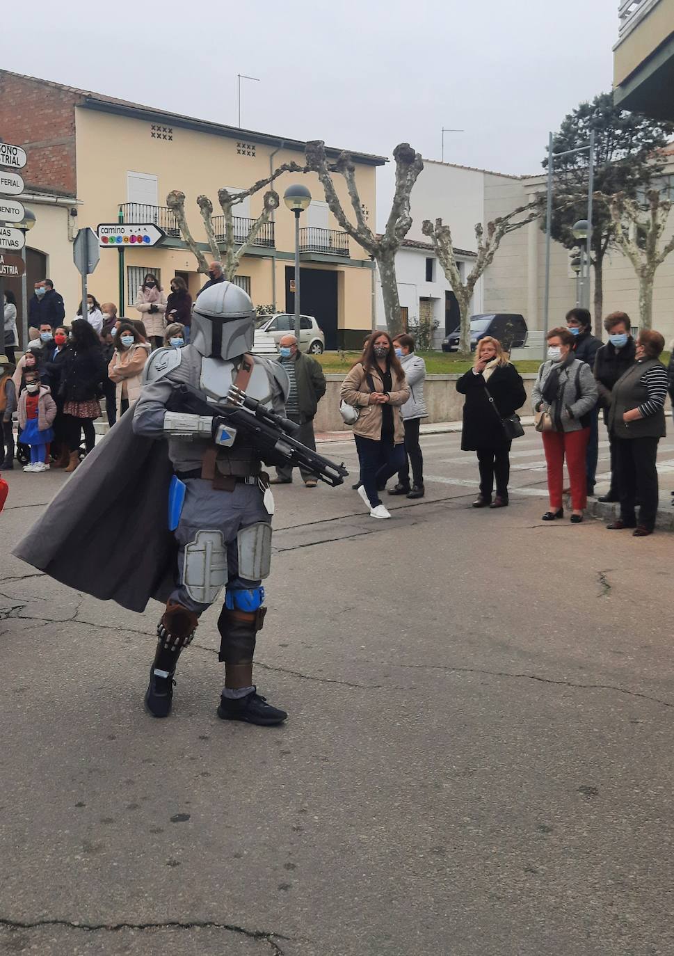 Miajadas ha vuelto a celebrar su gran Carnaval, lo ha vivido por todo lo alto y lo ha despedido con todos los honores. El desfile del sábado devolvió la alegría a las calles de la localidad entre música y color, y el entierro de la sardina ofreció risas y un final dulce para la vuelta de esta celebración. 