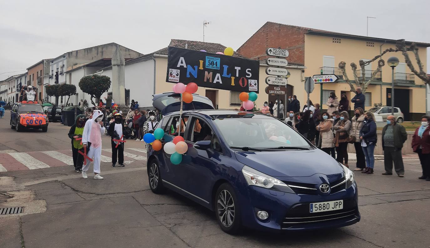 Miajadas ha vuelto a celebrar su gran Carnaval, lo ha vivido por todo lo alto y lo ha despedido con todos los honores. El desfile del sábado devolvió la alegría a las calles de la localidad entre música y color, y el entierro de la sardina ofreció risas y un final dulce para la vuelta de esta celebración. 