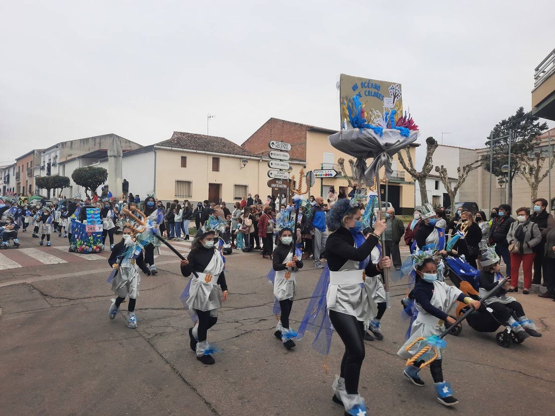 Miajadas ha vuelto a celebrar su gran Carnaval, lo ha vivido por todo lo alto y lo ha despedido con todos los honores. El desfile del sábado devolvió la alegría a las calles de la localidad entre música y color, y el entierro de la sardina ofreció risas y un final dulce para la vuelta de esta celebración. 
