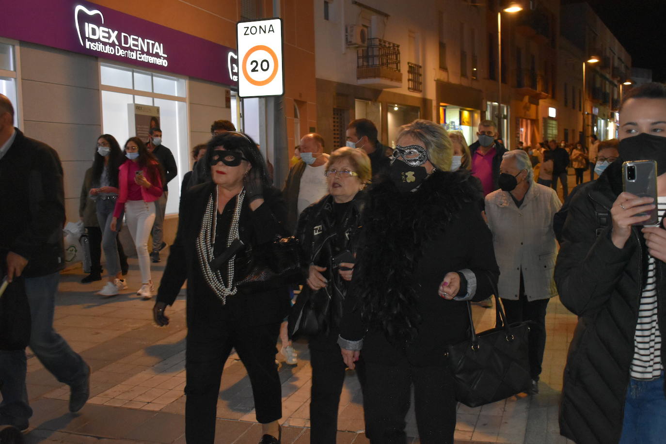 Miajadas ha vuelto a celebrar su gran Carnaval, lo ha vivido por todo lo alto y lo ha despedido con todos los honores. El desfile del sábado devolvió la alegría a las calles de la localidad entre música y color, y el entierro de la sardina ofreció risas y un final dulce para la vuelta de esta celebración. 