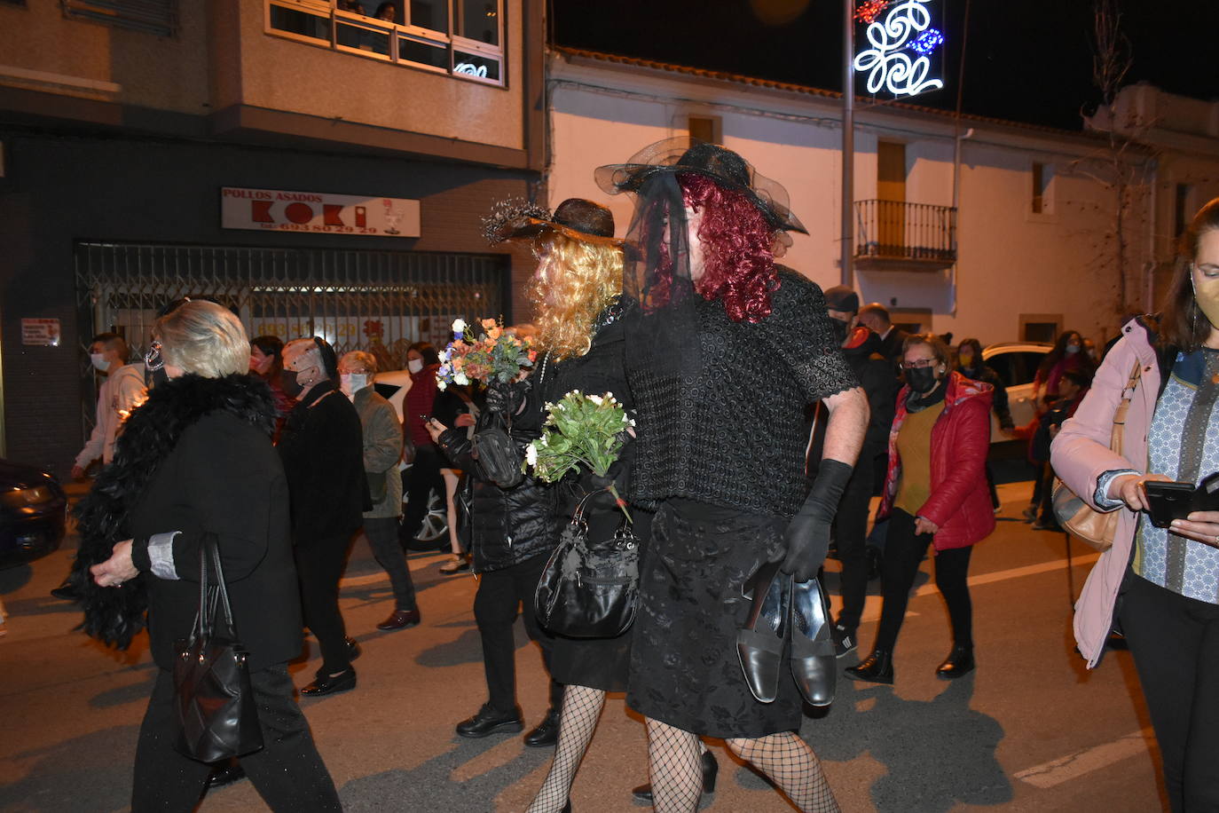 Miajadas ha vuelto a celebrar su gran Carnaval, lo ha vivido por todo lo alto y lo ha despedido con todos los honores. El desfile del sábado devolvió la alegría a las calles de la localidad entre música y color, y el entierro de la sardina ofreció risas y un final dulce para la vuelta de esta celebración. 