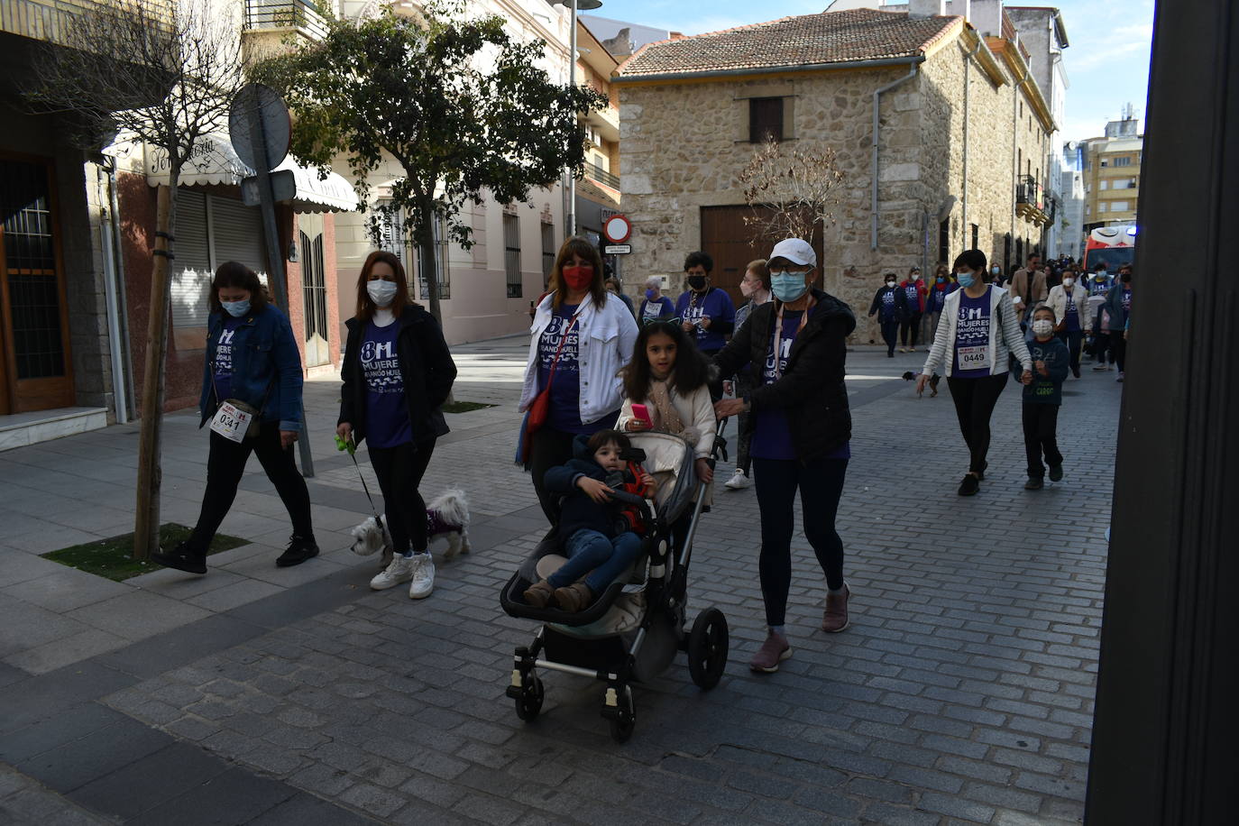 El pasado sábado 5 de marzo Miajadas acogió con antelación su tradicional marcha por el Día Internacional de la mujer, 8 M, en la que miajadeños y miajadeñas marcaron juntos el camino por la igualdad entre hombres y mujeres. Tras la marcha participaron en una Master Class de Zumba y entraron en el sorteo de una bicicleta, cuya ganadora fue Beatriz Barquilla. 