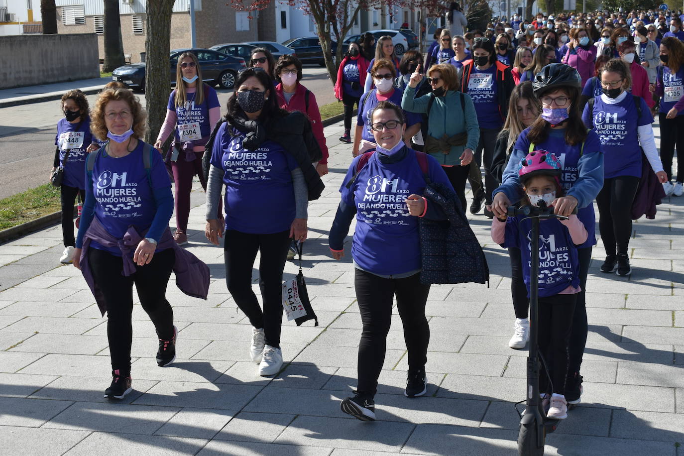 El pasado sábado 5 de marzo Miajadas acogió con antelación su tradicional marcha por el Día Internacional de la mujer, 8 M, en la que miajadeños y miajadeñas marcaron juntos el camino por la igualdad entre hombres y mujeres. Tras la marcha participaron en una Master Class de Zumba y entraron en el sorteo de una bicicleta, cuya ganadora fue Beatriz Barquilla. 