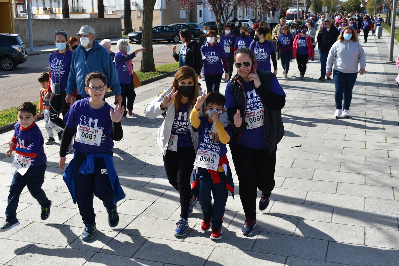 El pasado sábado 5 de marzo Miajadas acogió con antelación su tradicional marcha por el Día Internacional de la mujer, 8 M, en la que miajadeños y miajadeñas marcaron juntos el camino por la igualdad entre hombres y mujeres. Tras la marcha participaron en una Master Class de Zumba y entraron en el sorteo de una bicicleta, cuya ganadora fue Beatriz Barquilla. 