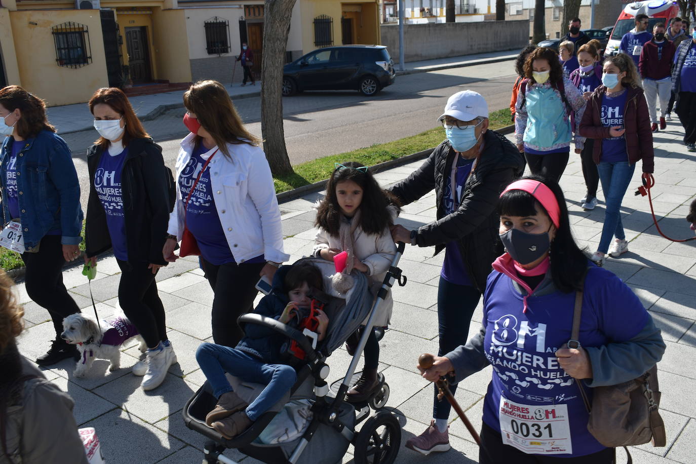 El pasado sábado 5 de marzo Miajadas acogió con antelación su tradicional marcha por el Día Internacional de la mujer, 8 M, en la que miajadeños y miajadeñas marcaron juntos el camino por la igualdad entre hombres y mujeres. Tras la marcha participaron en una Master Class de Zumba y entraron en el sorteo de una bicicleta, cuya ganadora fue Beatriz Barquilla. 