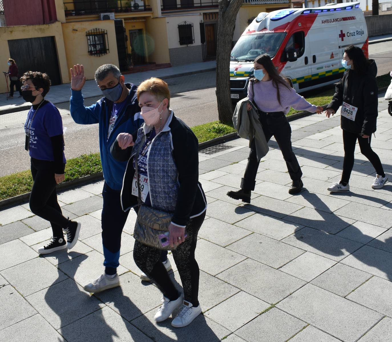 El pasado sábado 5 de marzo Miajadas acogió con antelación su tradicional marcha por el Día Internacional de la mujer, 8 M, en la que miajadeños y miajadeñas marcaron juntos el camino por la igualdad entre hombres y mujeres. Tras la marcha participaron en una Master Class de Zumba y entraron en el sorteo de una bicicleta, cuya ganadora fue Beatriz Barquilla. 