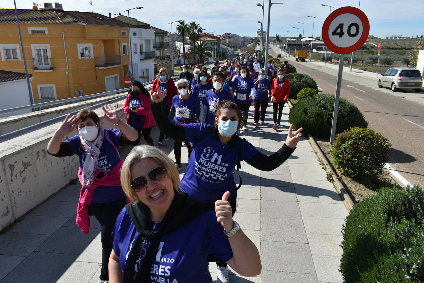 El pasado sábado 5 de marzo Miajadas acogió con antelación su tradicional marcha por el Día Internacional de la mujer, 8 M, en la que miajadeños y miajadeñas marcaron juntos el camino por la igualdad entre hombres y mujeres. Tras la marcha participaron en una Master Class de Zumba y entraron en el sorteo de una bicicleta, cuya ganadora fue Beatriz Barquilla. 