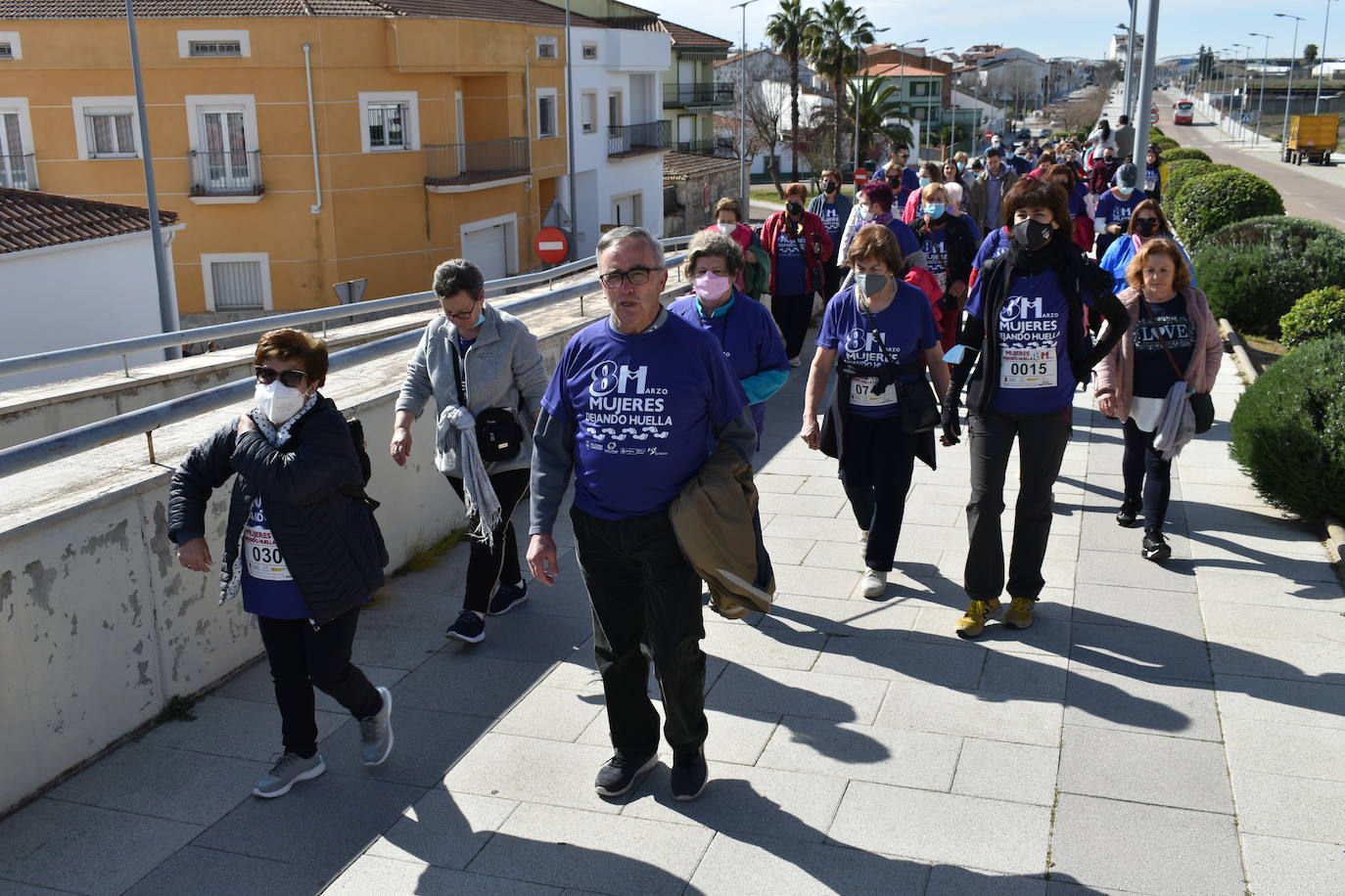 El pasado sábado 5 de marzo Miajadas acogió con antelación su tradicional marcha por el Día Internacional de la mujer, 8 M, en la que miajadeños y miajadeñas marcaron juntos el camino por la igualdad entre hombres y mujeres. Tras la marcha participaron en una Master Class de Zumba y entraron en el sorteo de una bicicleta, cuya ganadora fue Beatriz Barquilla. 