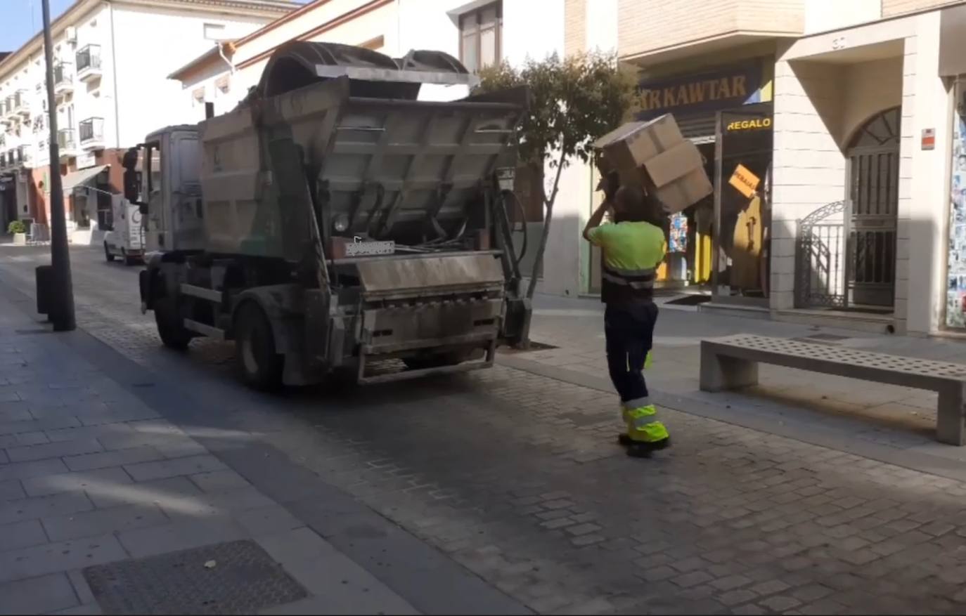 Recogida de papel cartón comercial en Miajadas 