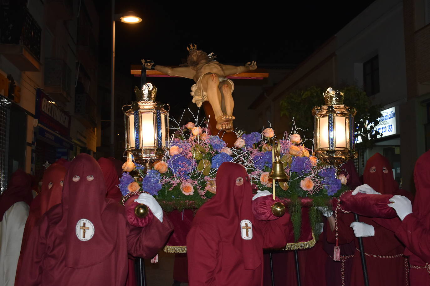 Los miajadeños volvieron a vivir su Semana Santa. Volvieron a llorar la muerte de Jesucristo acompañando al Cristo de la Piedad, la Piedad, el Santo Sepulcro y la Virgen de los Dolores, y volvieron a celebrar su resurrección con el encuentro entre el Cristo Resucitado y la Virgen. Una Semana Santa como hacía dos años no habían podido celebrar y que han vuelto a disfrutar con todos los honores 